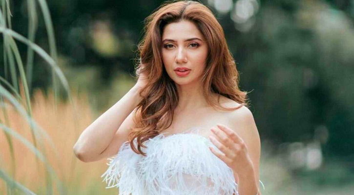 Mahira Khan lost her bag on her way to Saudi Arabia