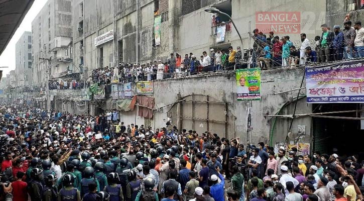 Fulbaria market eviction: Police fire tear gas to disperse trader