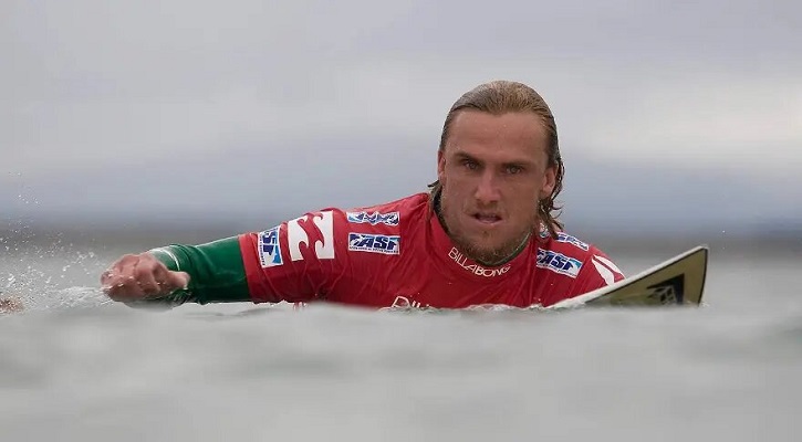 Ex-surfer dies after punch outside Australian pub