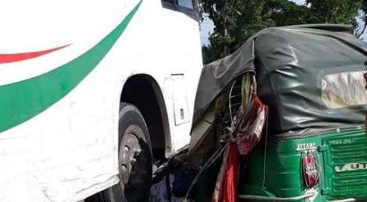 One killed as bus hits auto-rickshaw in Cumilla