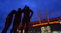 Man Utd bids deadline extended amid confusion