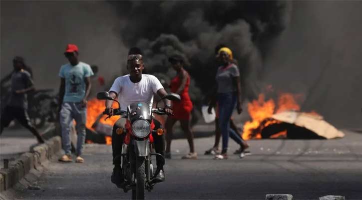 Haiti gangs free 4,000 inmates in mass jailbreak