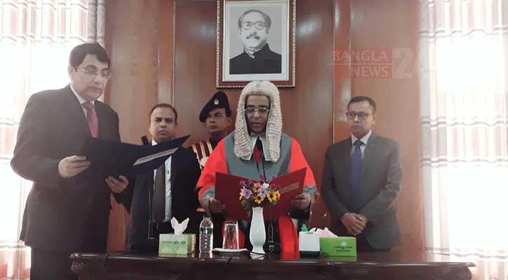 এসএম গোলাম ফারুককে শপথ বাক্য পাঠ করান প্রধান বিচারপতি সৈয়দ মাহমুদ হোসেন