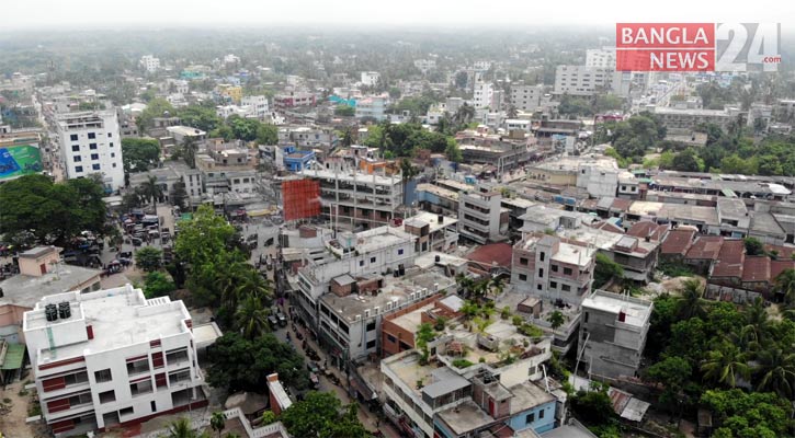 চুয়াডাঙ্গায় ভবন নির্মাণে মানা হচ্ছে না ‘বিল্ডিং কোড’। ছবি: বাংলানিউজ