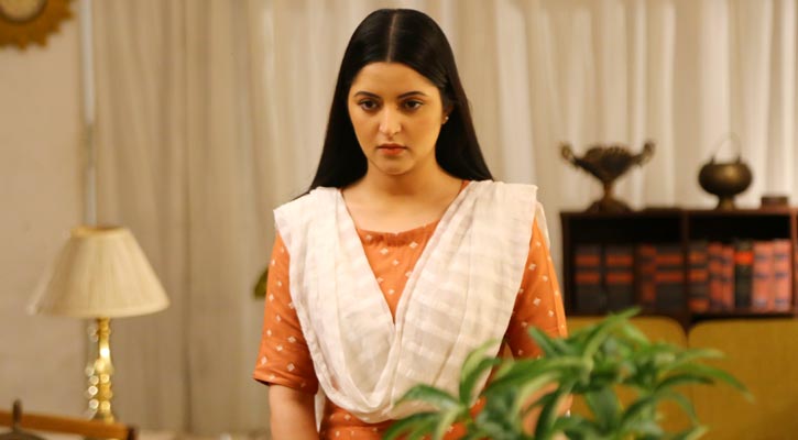 'স্ফুলিঙ্গ'-এর দৃশ্যে চিত্রনায়িকা পরীমনি