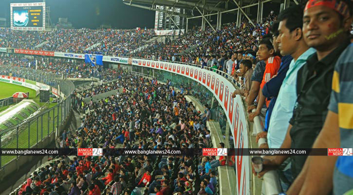 গ্যালারিতে বসে বিপিএল দেখা হচ্ছে না দর্শকদের