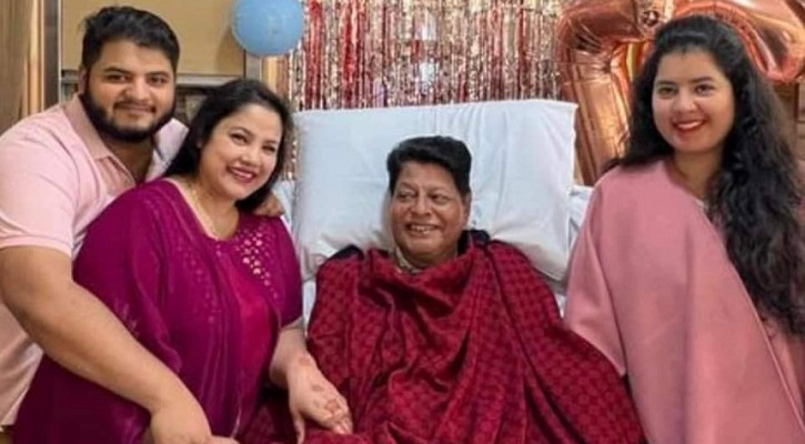 স্ত্রী, ছেলে-মেয়ের সঙ্গে ফারুক