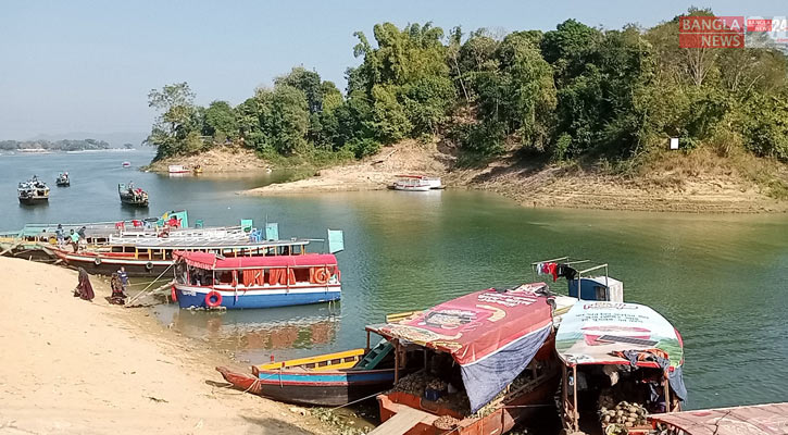 পাহাড়ের ভাঁজে ভাঁজে রক্তমাখা মরদেহ