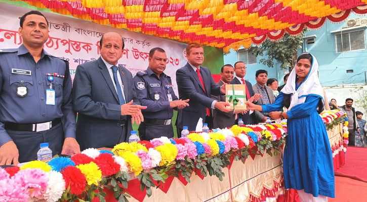 ব্রাহ্মণবাড়িয়ায় উৎসবমুখর পরিবেশে বই উৎসব