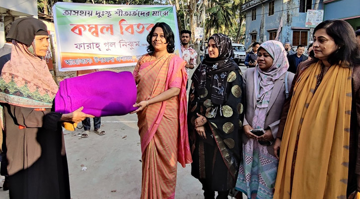 ঝালকাঠিতে দরিদ্রদের মাঝে কম্বল বিতরণ প্রশাসনের