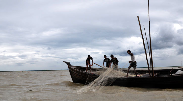 লঘুচাপটি ঘনীভূত হয়ে নিম্নচাপে পরিণত হয়েছে