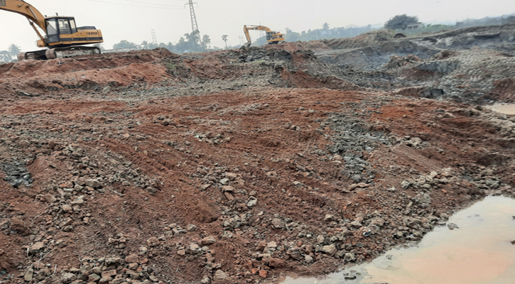 গাজীপুরে মাটি কাটার মহোৎসব, হারিয়ে যাচ্ছে কৃষি জমি