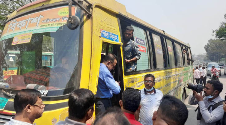 ই-টিকিটিং পরিদর্শনে গিয়ে যাত্রী ক্ষোভের মুখে মালিক সমিতি