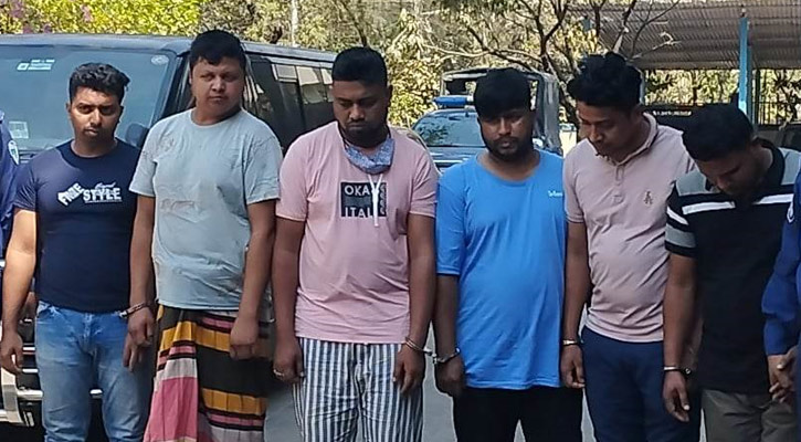 ডিবি পরিচয়ে গরুর ট্রাক ডাকাতি, গ্রেফতার ৬