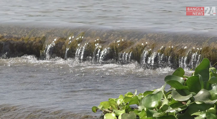 নওগাঁয় আড়াই বছরেই অকেজো ১৯ কোটি টাকার রাবার ড্যাম