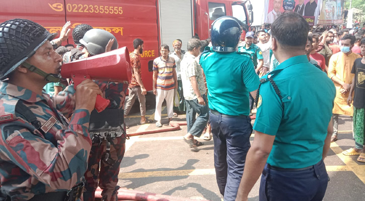 বঙ্গবাজার অগ্নিকাণ্ড: ১৪ প্লাটুন বিজিবি মোতায়েন