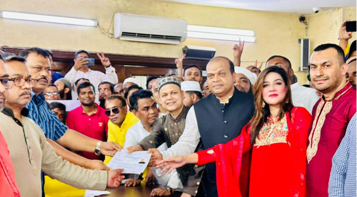 ভাসুরের পক্ষে মনোনয়ন জমা দিলেন মাহিয়া মাহি
