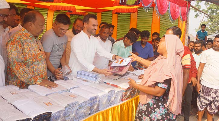 ঈশ্বরদীর বহরপুর আশ্রায়ণ প্রকল্পের ৩০৬ পরিবার পেলো 'ঈদ উপহার'