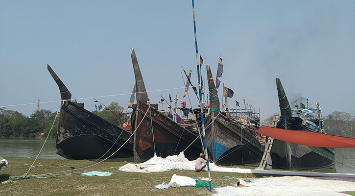 মোখার প্রভাবে জেলে ও ট্রলার মালিকদের ক্ষতি অর্ধশত কোটি টাকা