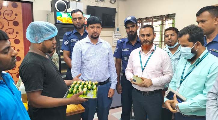 পটল মিষ্টিতে রঙ-ফ্লেভার, জরিমানা গুনলেন উদ্ভাবক