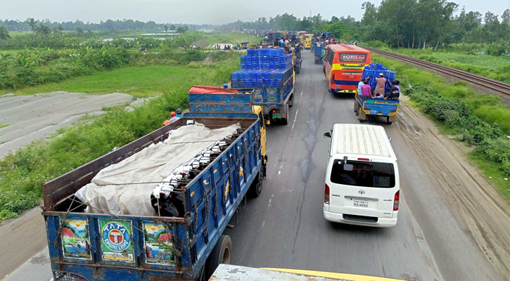 বঙ্গবন্ধু সেতু‌ মহাসড়কে ৮ কিলোমিটার যানজট