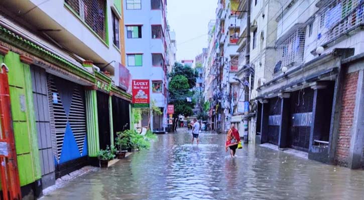 বৃষ্টির পানিতে চরম ভোগান্তিতে দক্ষিণ বনশ্রীবাসী