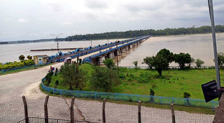 লালমনিরহাটে বিপৎসীমার ওপরে তিস্তার পানি, বাম তীরে বন্যা 