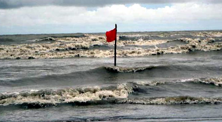 ঝড়ের শঙ্কায় সমুদ্রবন্দরে ৩ নম্বর সতর্কতা সংকেত