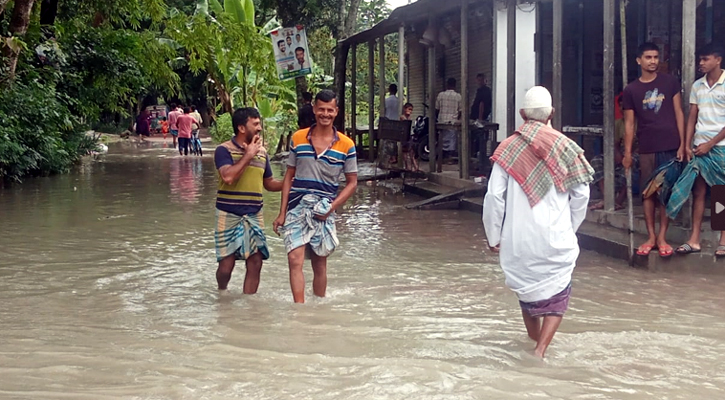 মেঘনার জোয়ারে প্লাবিত লক্ষ্মীপুরের উপকূল 