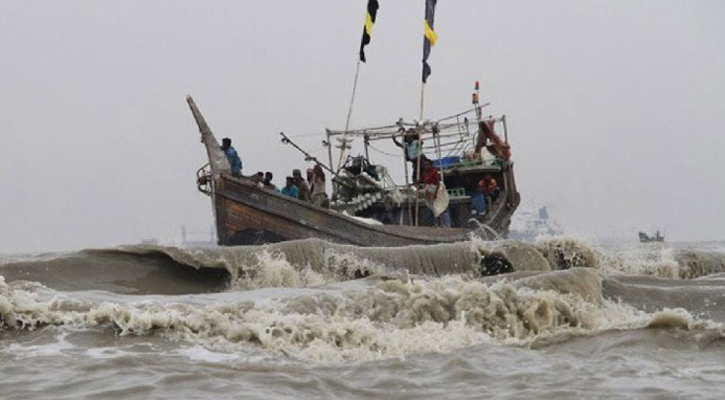 তিন দিন ধরে নিখোঁজ ট্রলারসহ ১২ জেলে