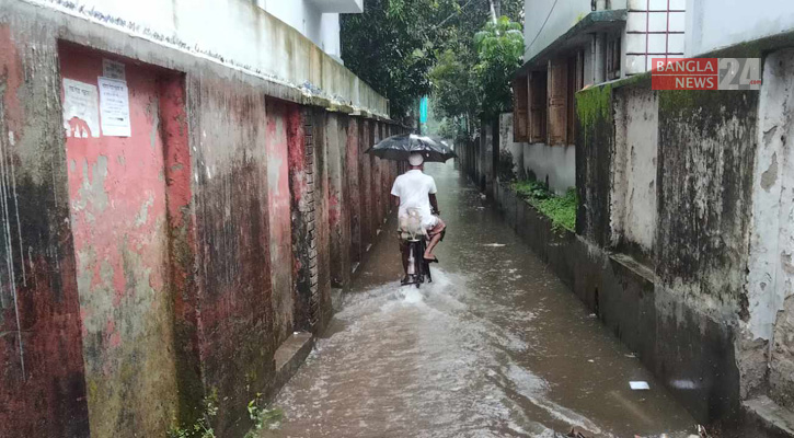 রাতের বৃষ্টিতেই মাদারীপুর পৌরশহরে জলাবদ্ধতা