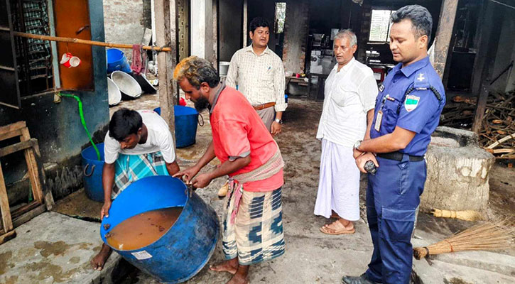 অস্বাস্থ্যকর পরিবেশে দই-মিষ্টি তৈরি, প্রতিষ্ঠানকে ৫০ হাজার টাকা জরিমানা