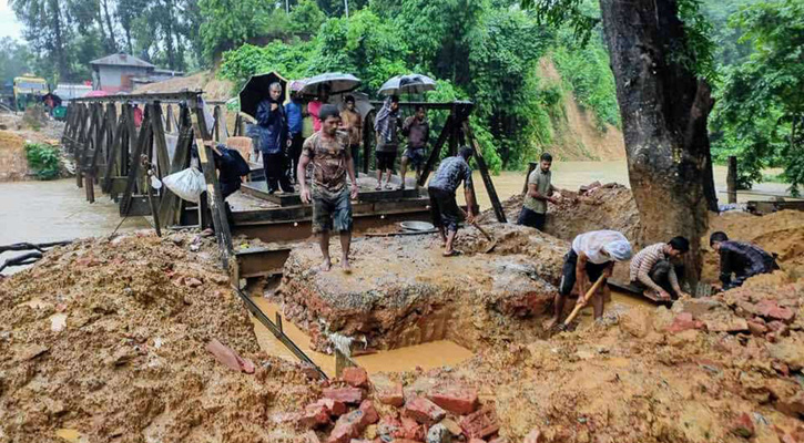 খাগড়াছড়ি-দীঘিনালা সড়ক যোগাযোগ বন্ধ