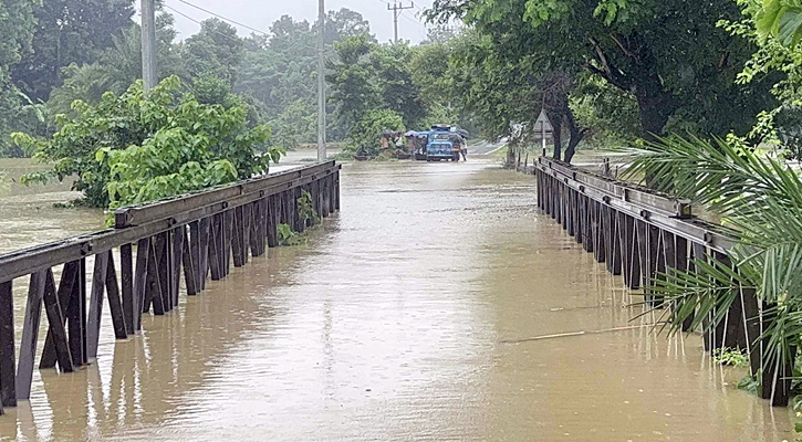 খাগড়াছড়ির সঙ্গে সাজেকের যোগাযোগ বন্ধ, ২ শতাধিক পর্যটক আটকা 