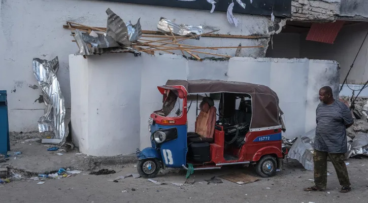 সোমালিয়ায় যাত্রীবাহী বাস লক্ষ্য করে বিস্ফোরণ, নিহত ৬