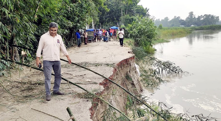 টাঙ্গাইলে ব্রিজের এপ্রোচ সড়কে ধস, যোগাযোগ বিচ্ছিন্ন