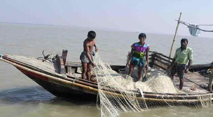 গভীর সাগরে যেতে বাধা কাটল জেলেদের 