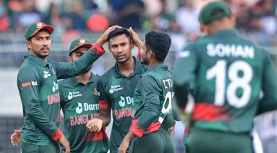 নতুন বলে ছন্দ খুঁজে পেতে ‘পরিশ্রম’ করছেন মোস্তাফিজ