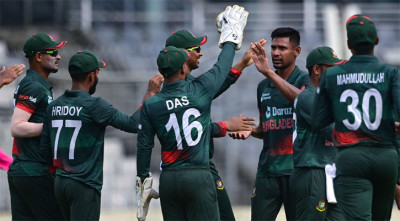 মোস্তাফিজের দাপটের পর খালেদের আঘাত
