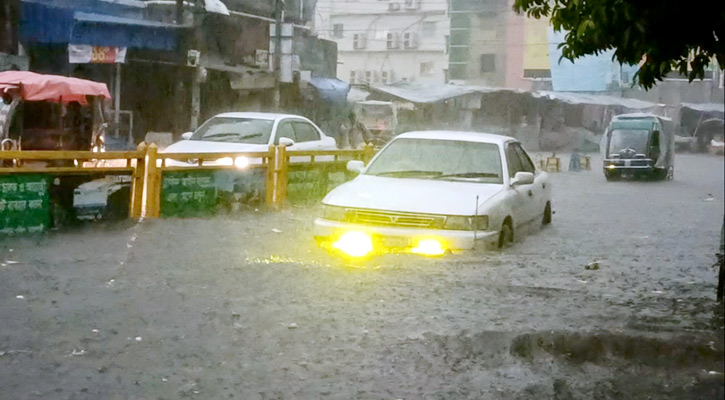 ৪৩ মিলিমিটার বৃষ্টিতে ভাসছে রাজশাহী