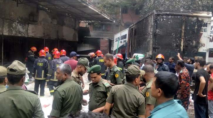 এসএ পরিবহনে আগুন: সম্পূর্ণ নির্বাপণে কাজ করছে ফায়ার সার্ভিস