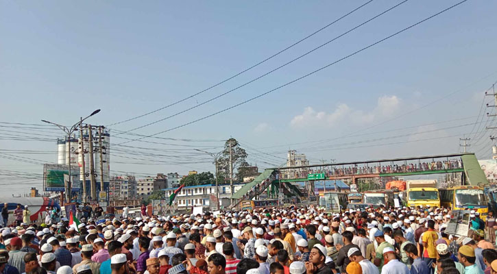 ফিলিস্তিনে ইসরায়েলি আগ্রাসনের প্রতিবাদে সাভারে মুসল্লিদের ঢল 