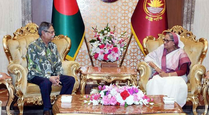 রাষ্ট্রপতির সঙ্গে প্রধানমন্ত্রীর সাক্ষাৎ