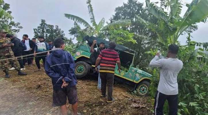 সাজেকে চাঁদের গাড়ি উল্টে আহত ৫ পর্যটক