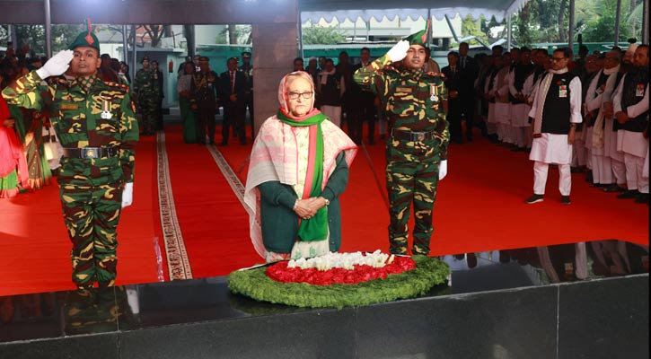 বিজয় দিবসে বঙ্গবন্ধুর প্রতিকৃতিতে প্রধানমন্ত্রীর শ্রদ্ধা