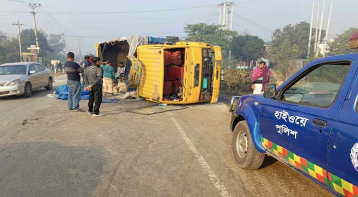 রায়পুরায় কাভার্ডভ্যানের ধাক্কায় অটোরিকশা চালক নিহত