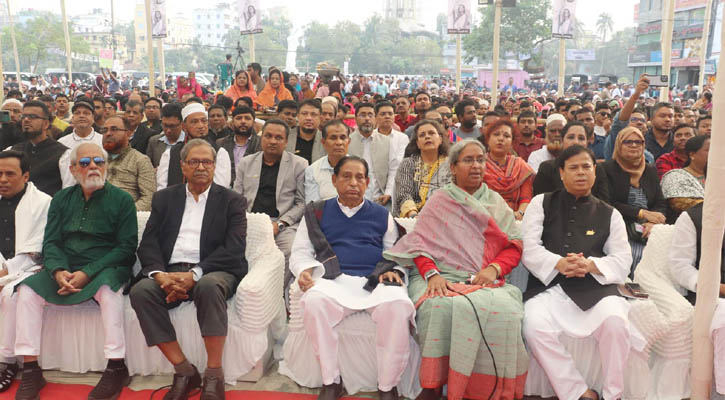 নির্বাচনী জনসভায় জেলা আ.লীগ সভাপতি-সম্পাদককে খুঁজে পেলেন না প্রধানমন্ত্রী