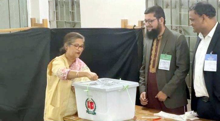 ভোট দিলেন শেখ রেহানা