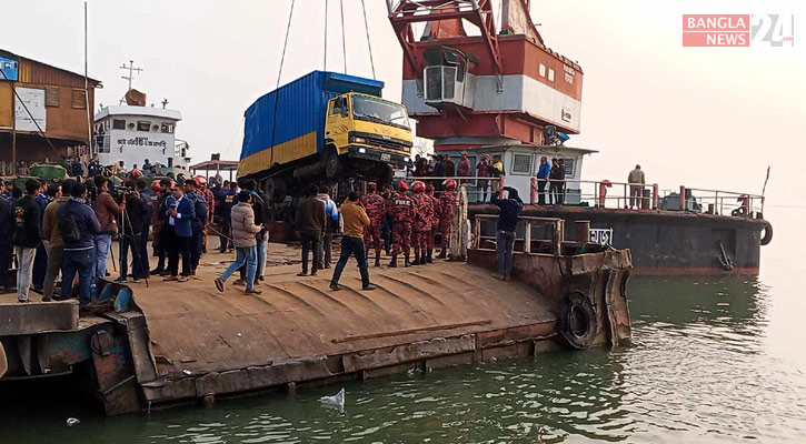 পাটুরিয়ায় ফেরিডুবি: কাভার্ডভ্যান উদ্ধার