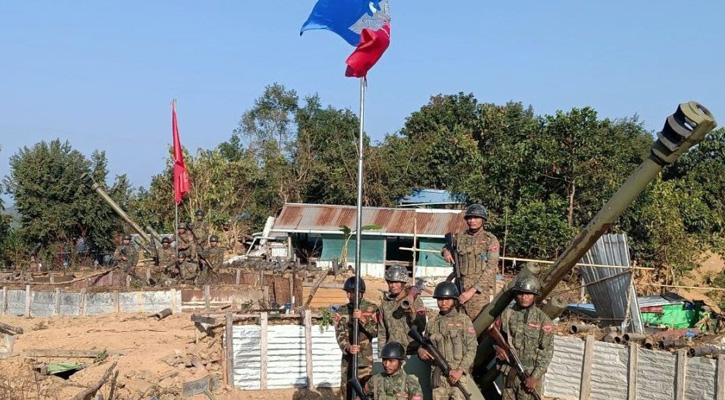 রাখাইনে বিদ্রোহীদের কাছে জান্তার সেনাদের আত্মসমর্পণ